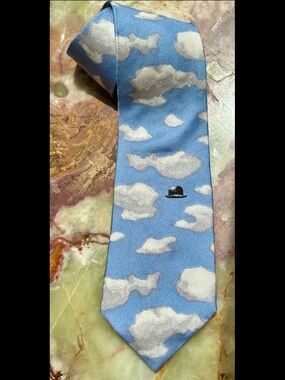 VINTAGE 1990s ART INSTITUTE OF CHICAGO RENE MAGRITTE SILK NECKTIE TIE SKY CLOUDS